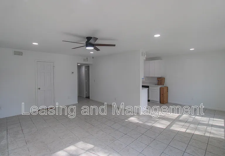 910 Sea Gull Dr #B — Photo 3