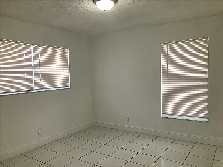 6230 SW 4th Pl — Photo 16