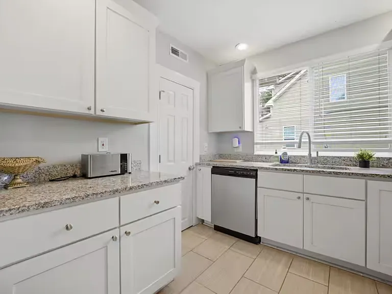 Another angle of the kitchen, super clean and ready for your first grocery haul.