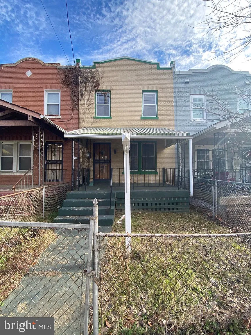 1943 Capitol Ave NE photo 1