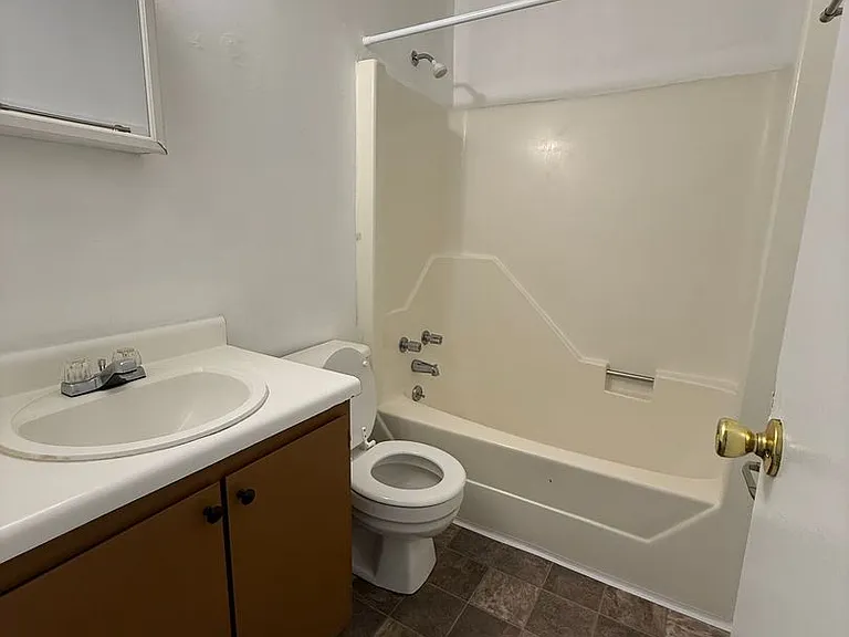 136 Village Ct — Photo 4