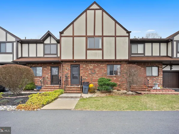 18 Hastings Ct, Ewing, NJ 08628