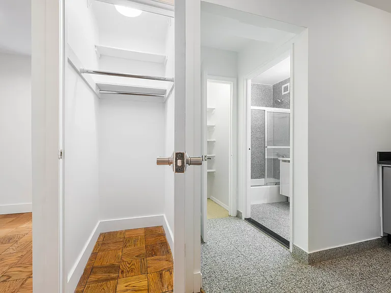 213 E 37th St #7G — Photo 9