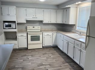 472 W Station St, Saint Anne, IL 60964