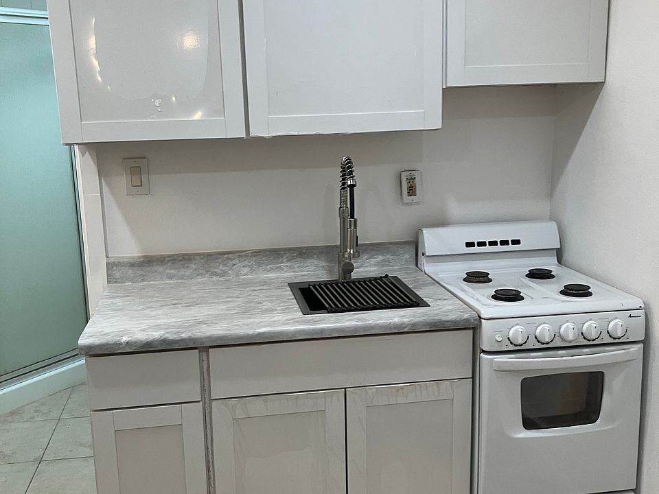 1st image of 2975 Sacramento Ave #5