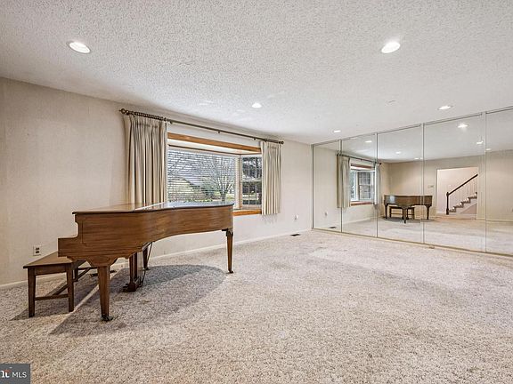 3rd image of 503 Balsam Rd