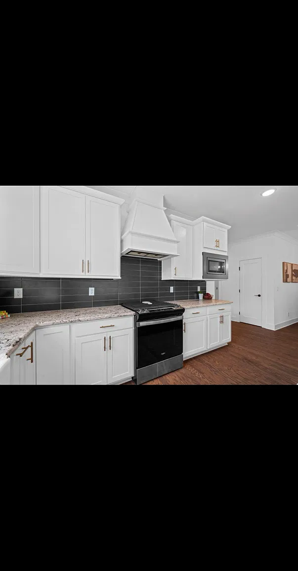 3 bed, 1964 sqft, $2,650 — Photo 4