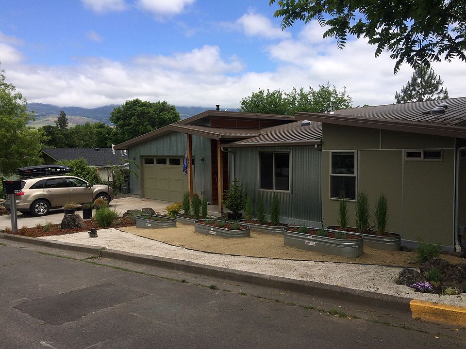 1st image of 440 Drager St