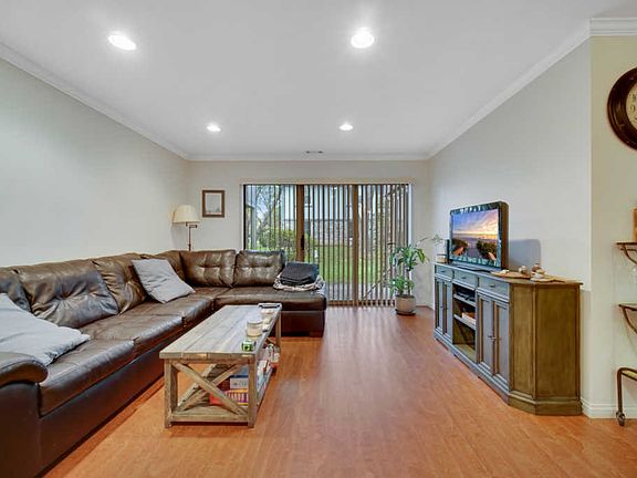 3rd image of 1321 Cromwell Ct Unit 1321