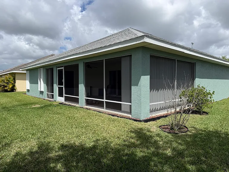 515 S Valencia Cir SW — Photo 38