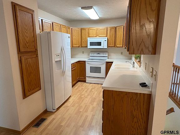 2nd image of 2300 Lynnridge Pl