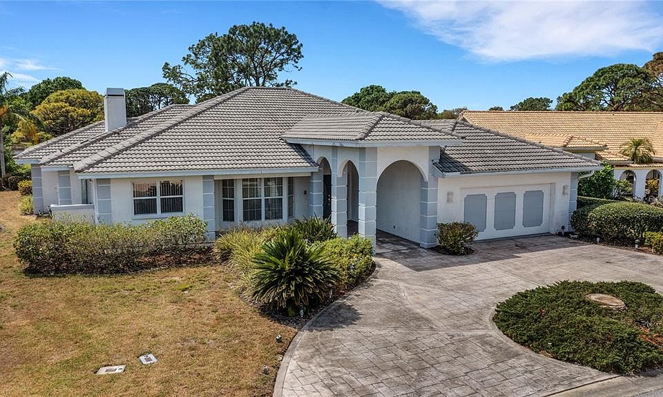 1st image of 3725 Surrey Ln