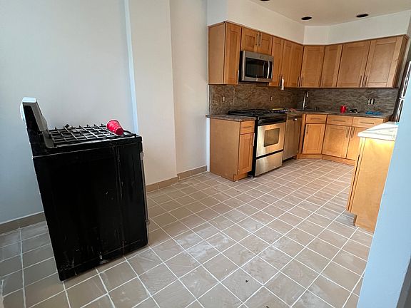 2nd image of 8876 Bay 16th St #1