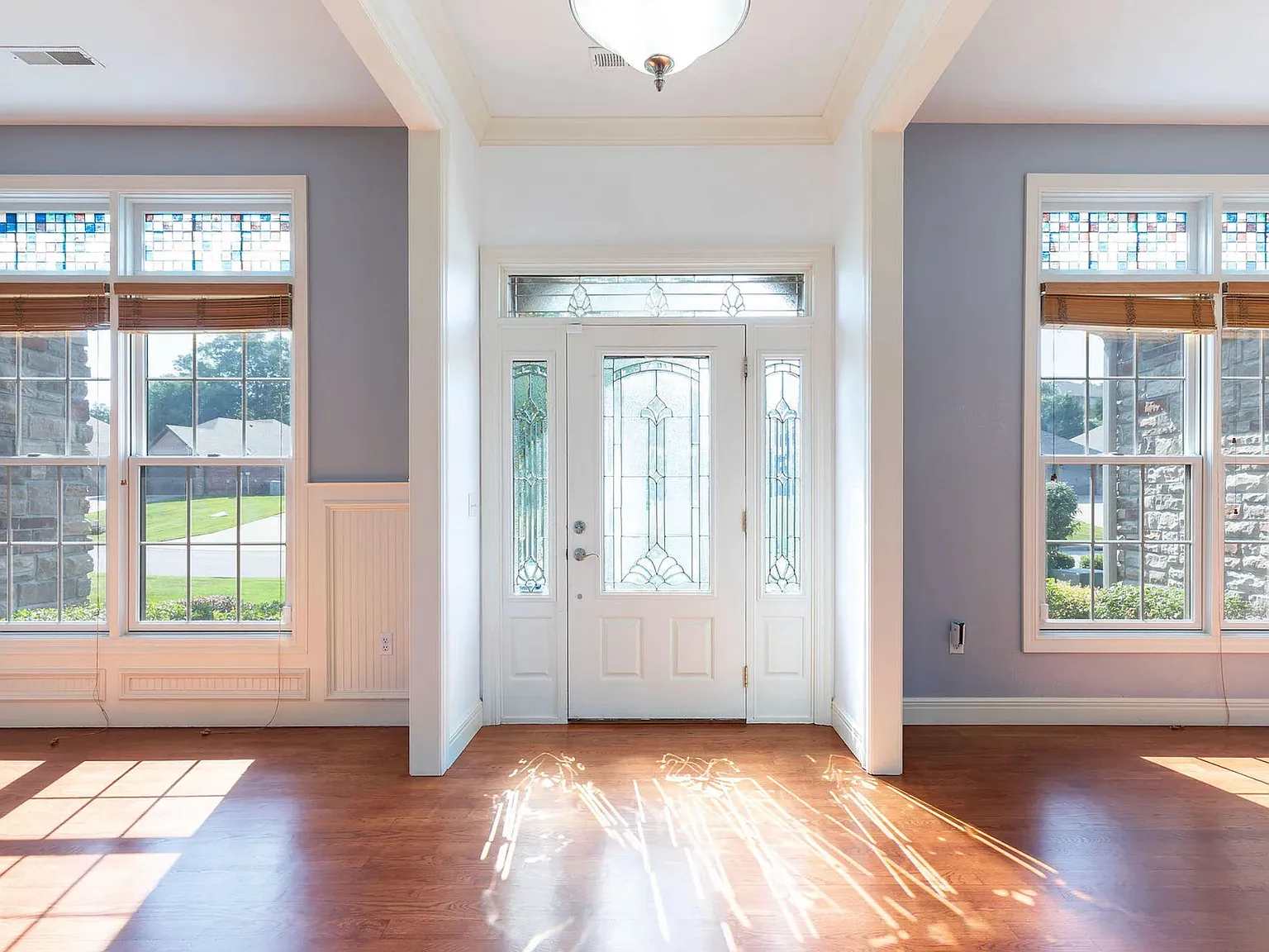 5 bed, 3600 sqft, $3,500 — Photo 2