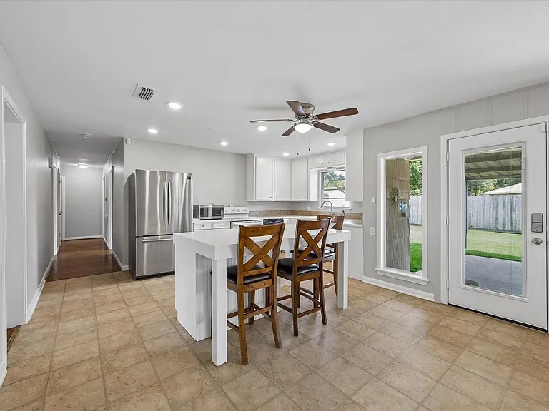 8037 Longridge Dr — Photo 10