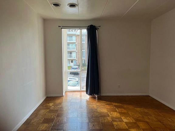 5th image of 2650 Redcoat Dr APT 3C