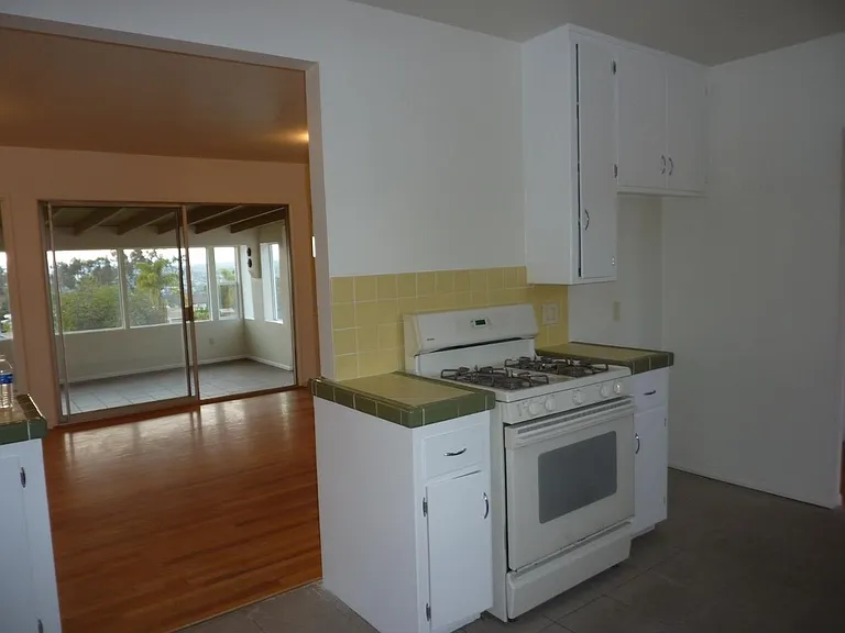 134 Las Flores St — Photo 4