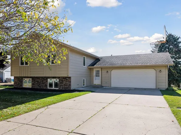 17 Dana Cir, Waconia, MN 55387