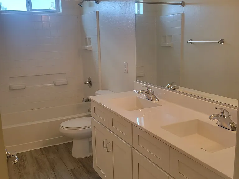 1741 W Pollack St — Photo 8