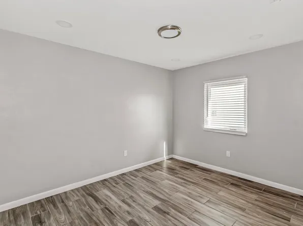 607 East Washington Street