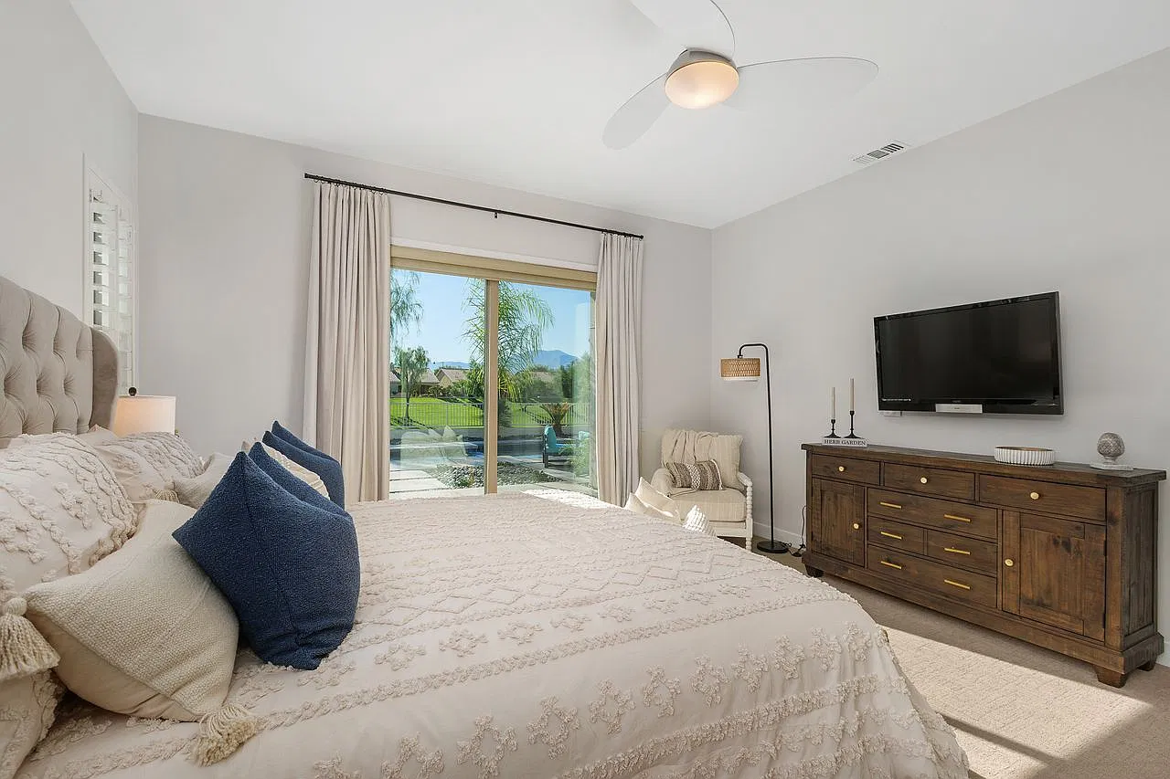 3 bed, 2376 sqft, $7,500 — Photo 3