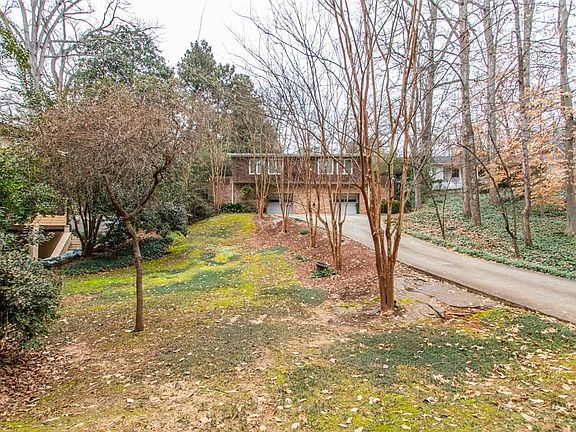 2nd image of 546 Allen Rd NE