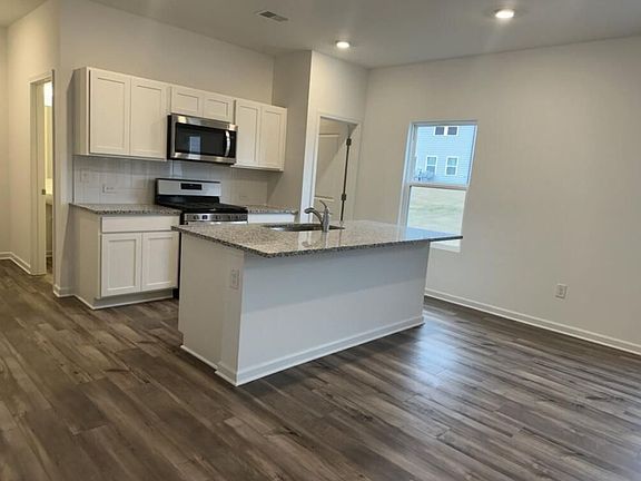 5th image of 2069 Boxwood Cir SE