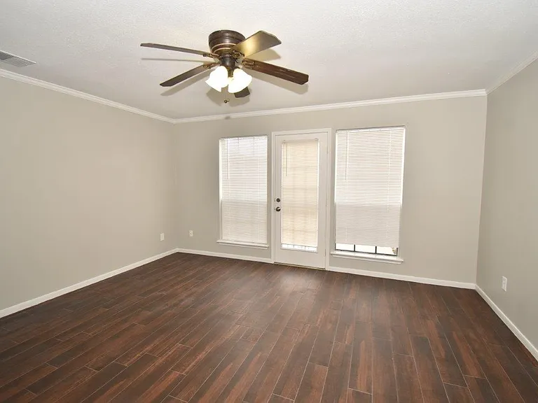9007 Woodleigh Dr — Photo 7