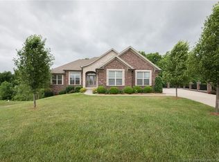 3037 Crystal Lake Dr, Jeffersonville, IN 47130