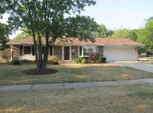 1020 Sharon Ln, Schaumburg, IL 60193