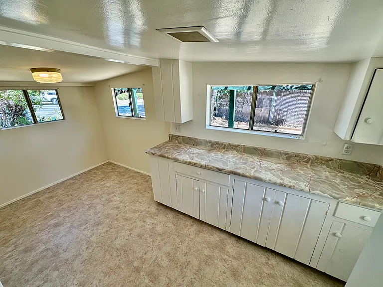 1137 Chestnut St — Photo 5