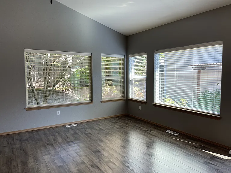 1544 Derby Ln SE — Photo 6