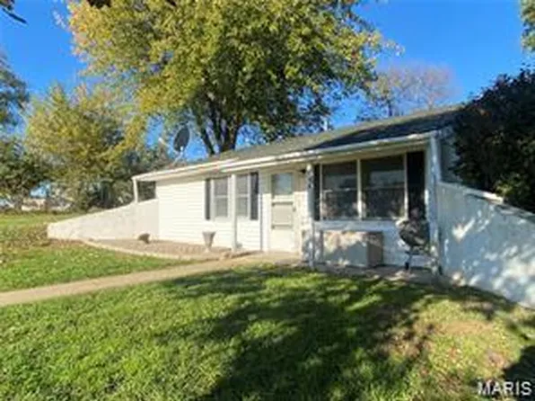 212 College Cir, Eolia, MO 63344