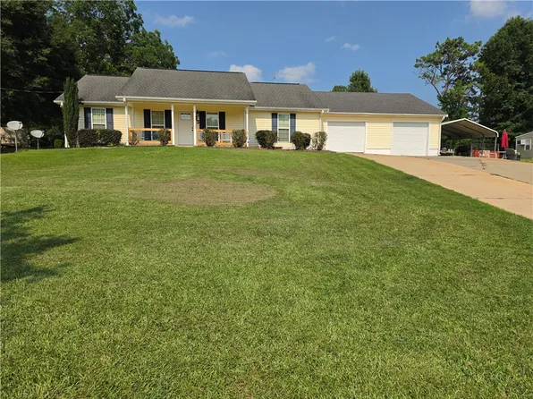 95 Trimble Rd, Camp Hill, AL 36850