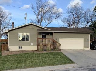 3114 Meadowbrook Dr, Rapid City, SD 57702