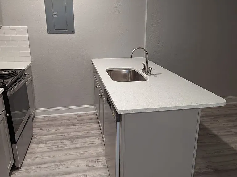 1207 E Armour Blvd — Photo 24
