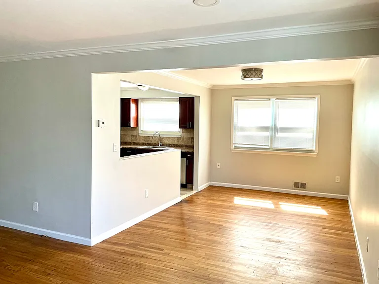 300 Jefferson Ave #1 — Photo 6