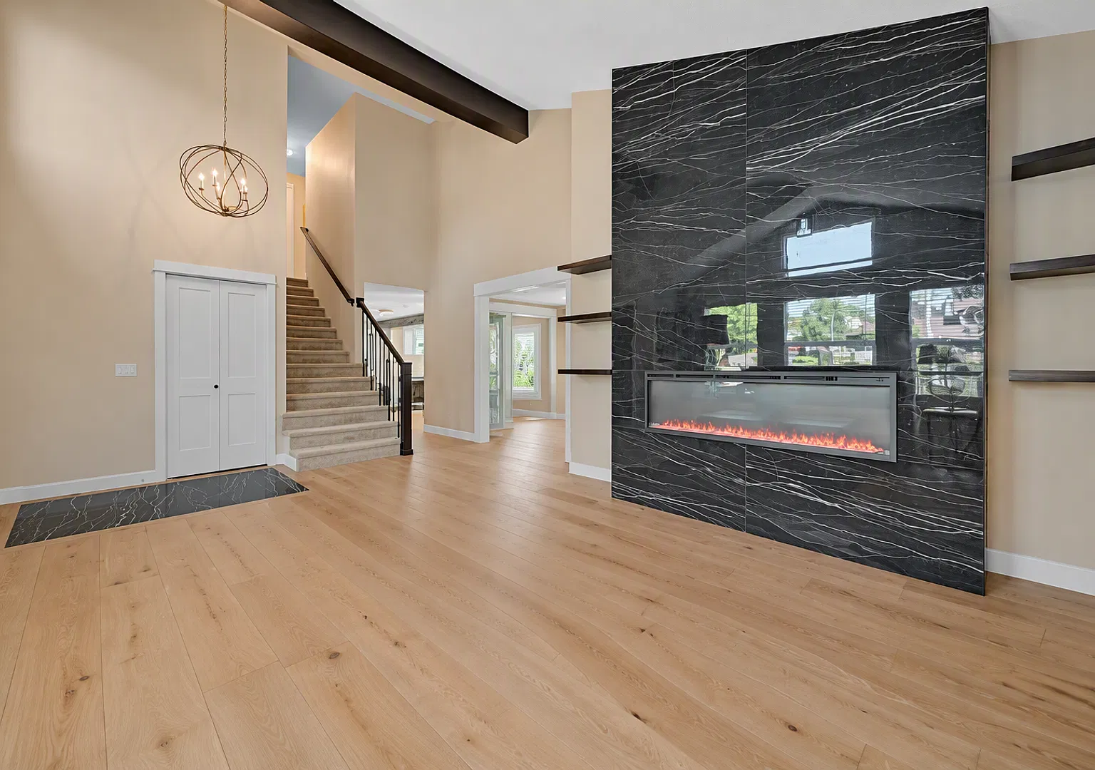 3Bed 3Bath on a Quiet cul-de-sac with Swimming Pool. — Photo 2
