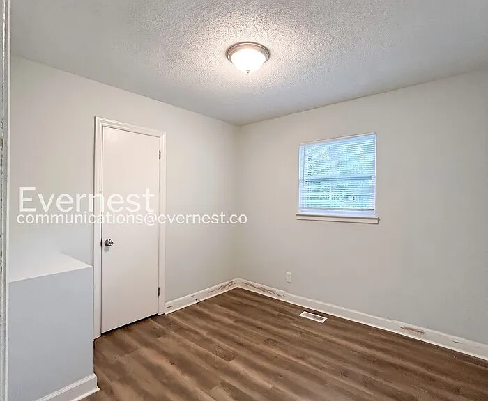 203 Pinetree Dr — Photo 15