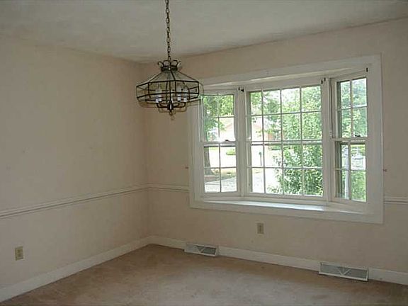 5th image of 67 Crescent Dr
