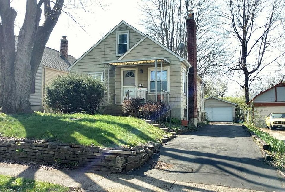 1st image of 121 E Lincoln Ave