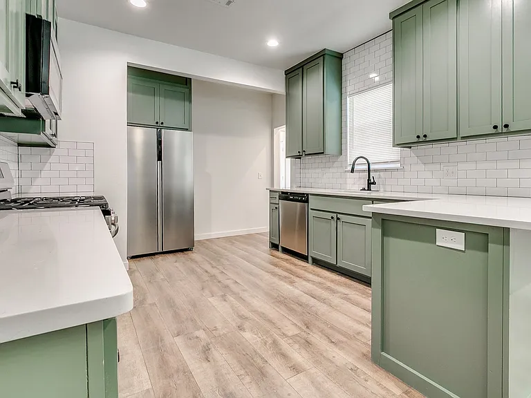 1324 NE 8th St — Photo 9
