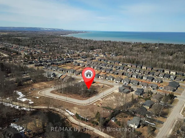 36 Joanne Cres, Wasaga Beach, ON L9Z 0S2