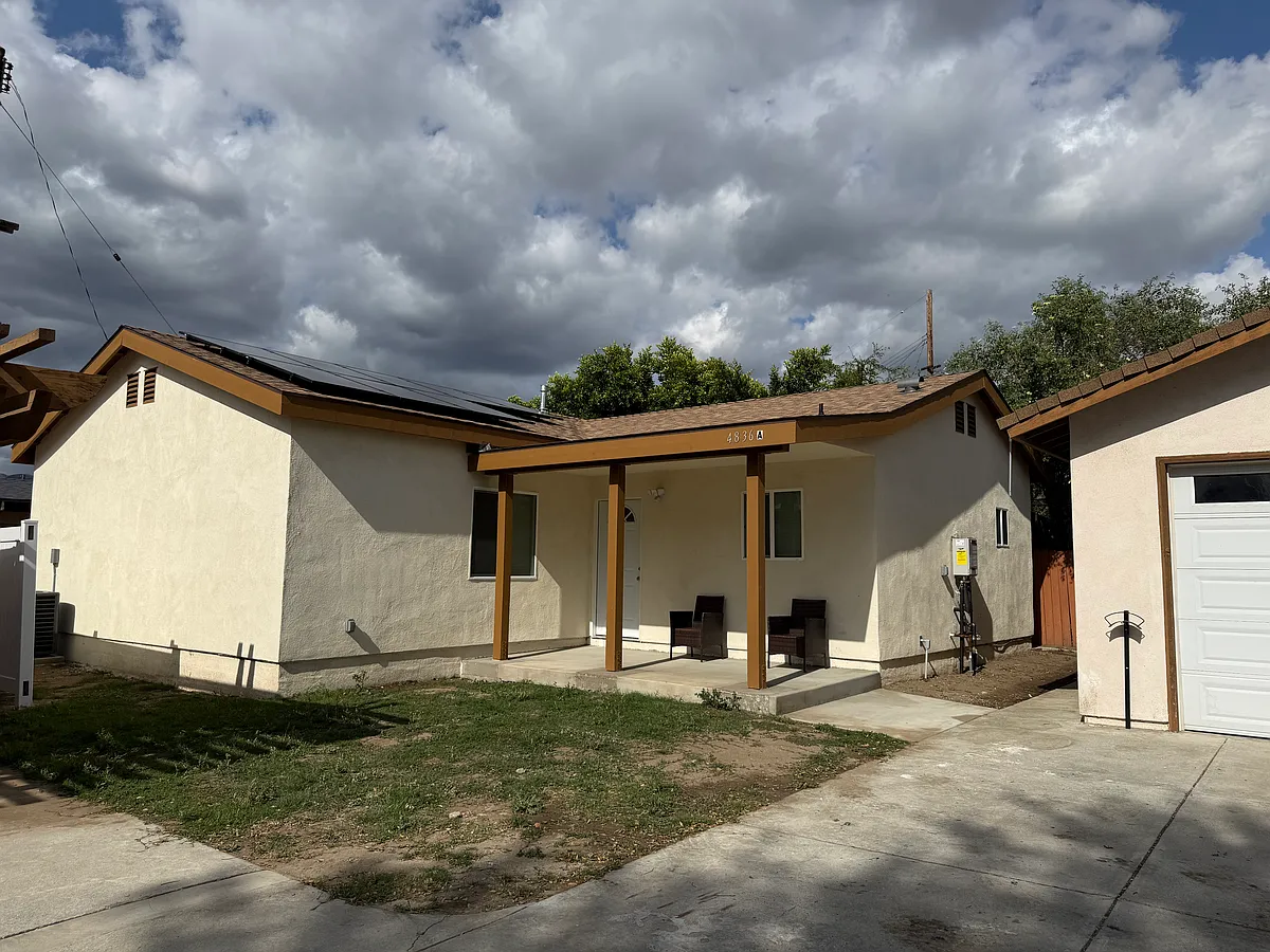 Building Photo - 4836 N Vincent Ave #A