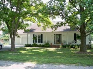 712 Rusty Ln, Carterville, IL 62918