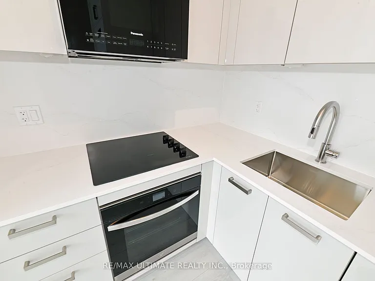 280 Dundas St W #1011 — Photo 8