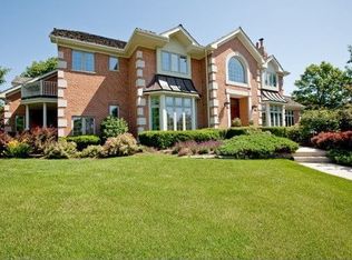 6185 Wildwood Ln, Burr Ridge, IL 60527