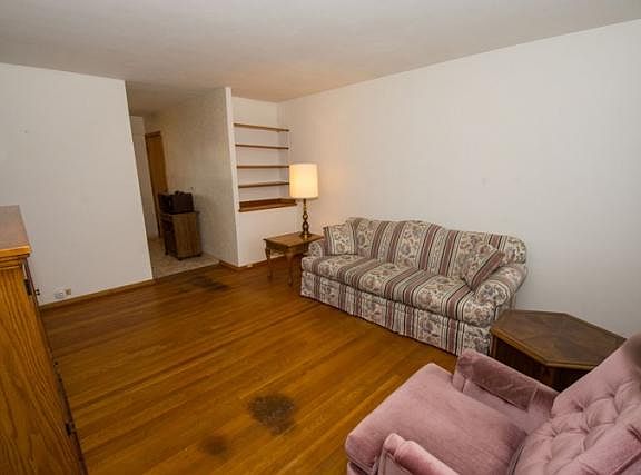 3rd image of 5215 Scenic Dr