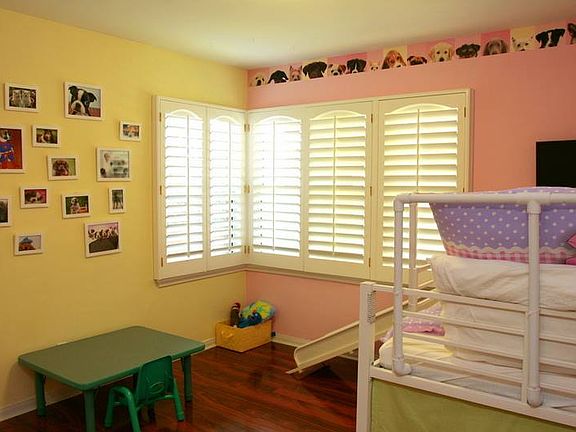 3rd image of 5228 Sylmar Ave