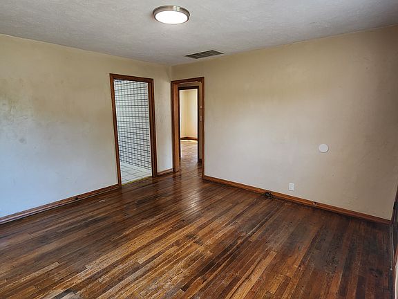 5th image of 418 N 1st St